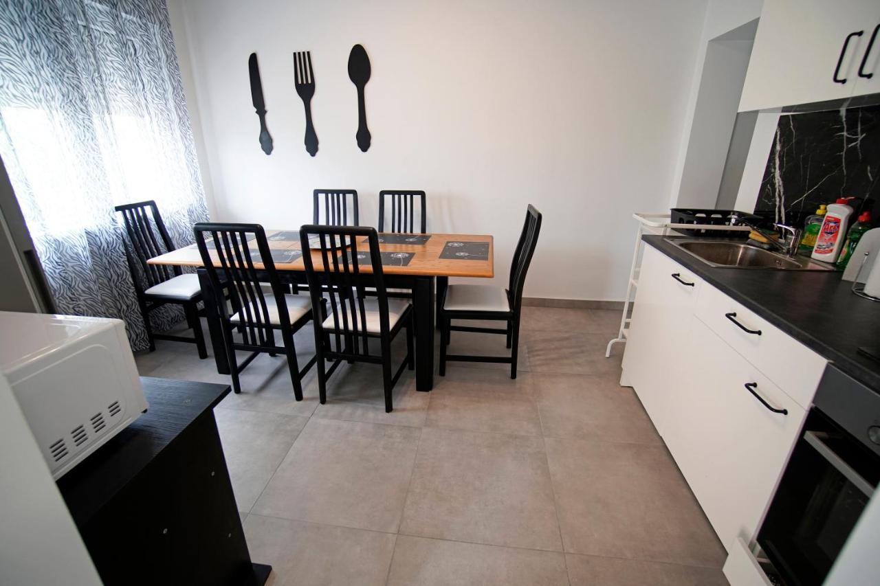 HOUSE - Apartman SARAH Kastela Bagian luar foto